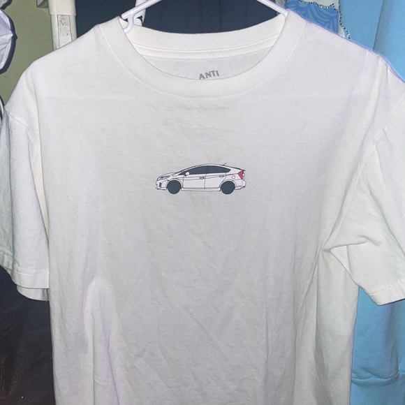 Selling it because my brother doesn’t want it - Picture 2 of 3